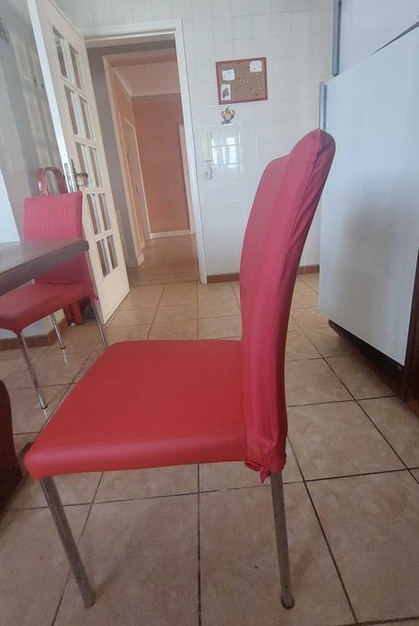 Conjunto mesa madeira  e  6 cadeiras  para desocupar