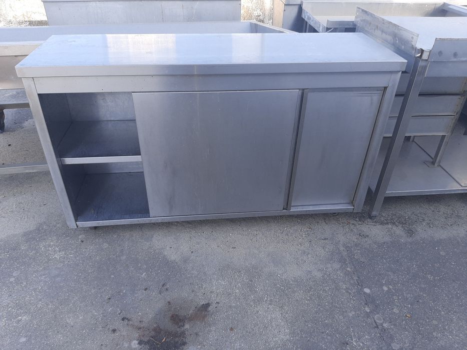 Bancada em.inox fechada  e prateleira