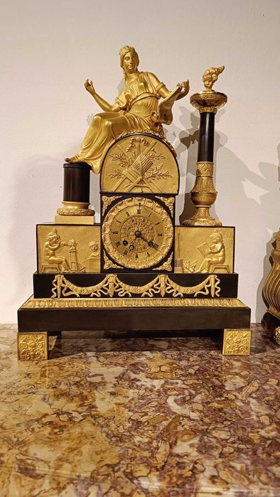 Piękny duży zegar kominkowy Empire. Początek XIX wieku. Polecam.