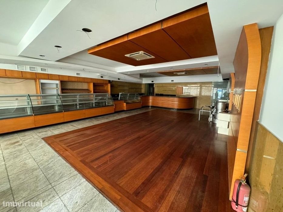 Excelente loja para venda em Vila Nova de Gaia .