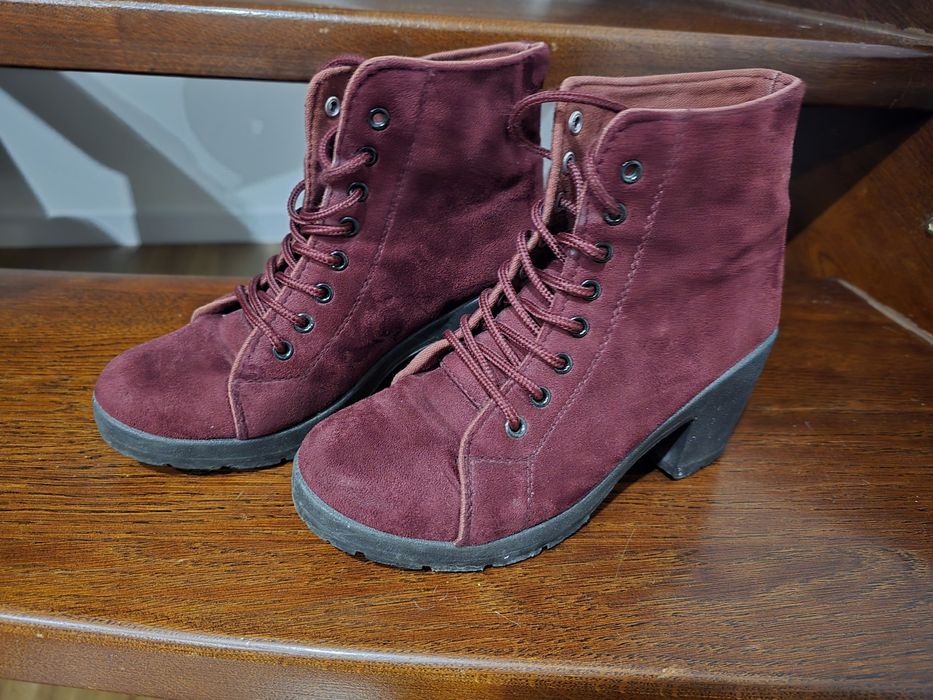 Botki koloru  bordo