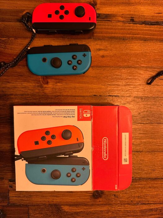 Nintendo Switch OLED + 4 Joy-Cons + 3 Jogos (COMO NOVA)