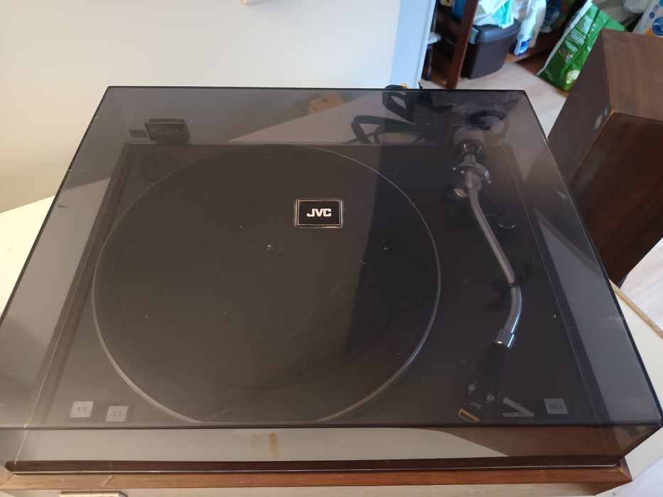 Sistema som vintage JVC rádio cassete e gira discos