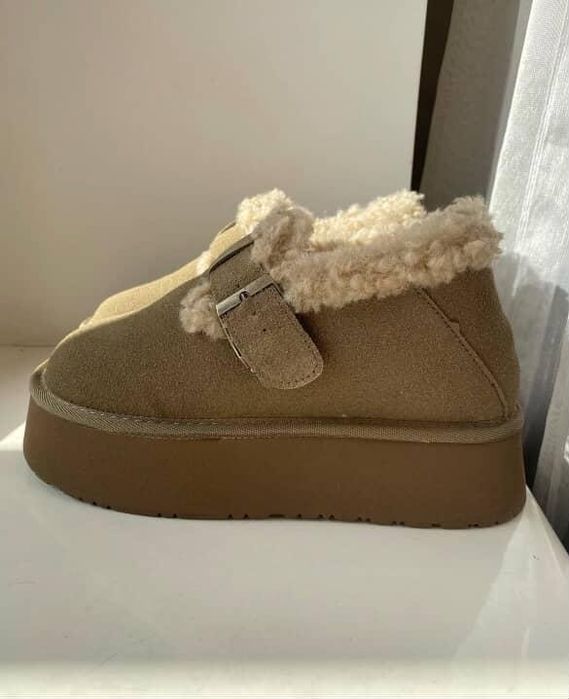 Продам зимові черевички уги на платформі Ugg