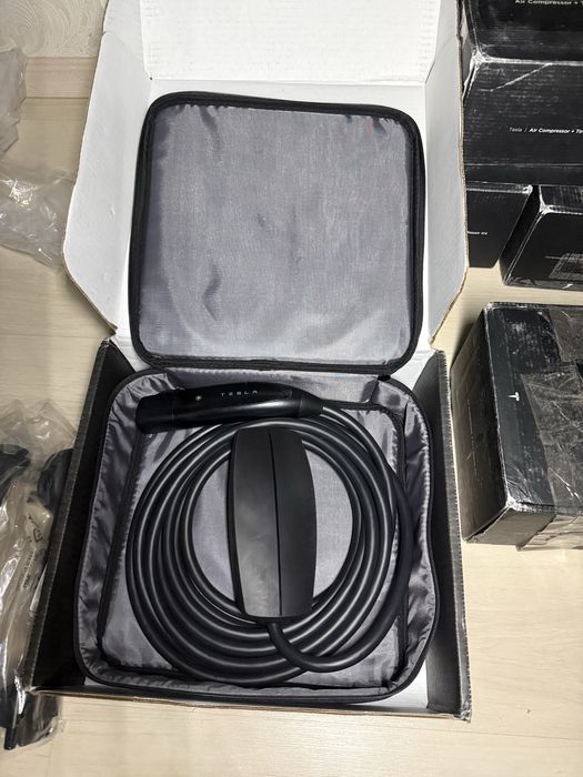 Зарядний пристрій  Tesla Mobile Connector 32A GEN 3