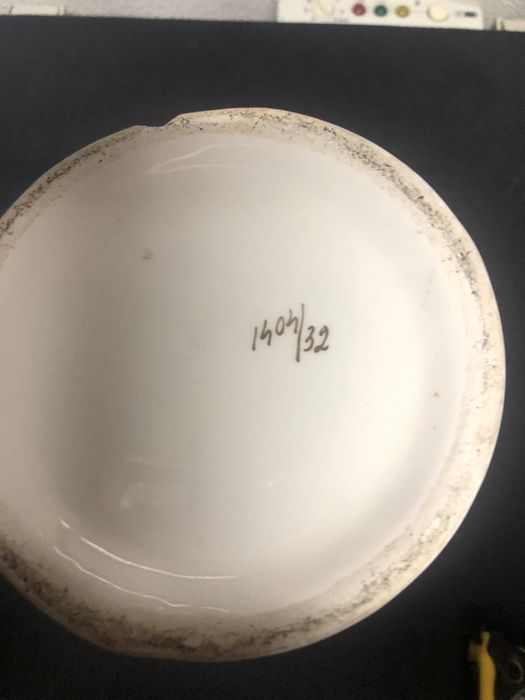 Jarra antiga em porcelana numerada