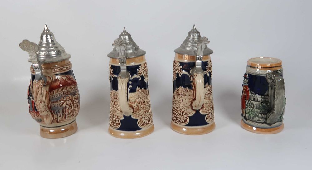 4 antigas canecas pequenas em porcelana da Alemanha