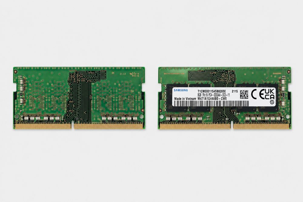 Одна планка оперативної пам'яті Samsung 8GB DDR4 3200MHz SO-DIMM (M471A1G44AB0-CWE)