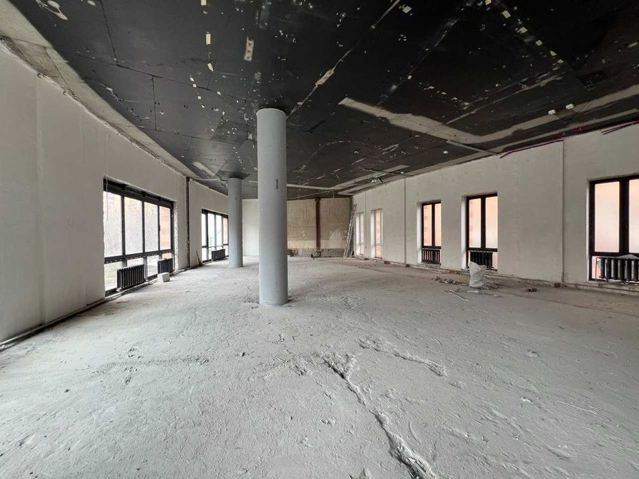 Бул.Лесі Українки.БЦ.Половина поверху 300м.навроти FENIX.Печерск.Без-%