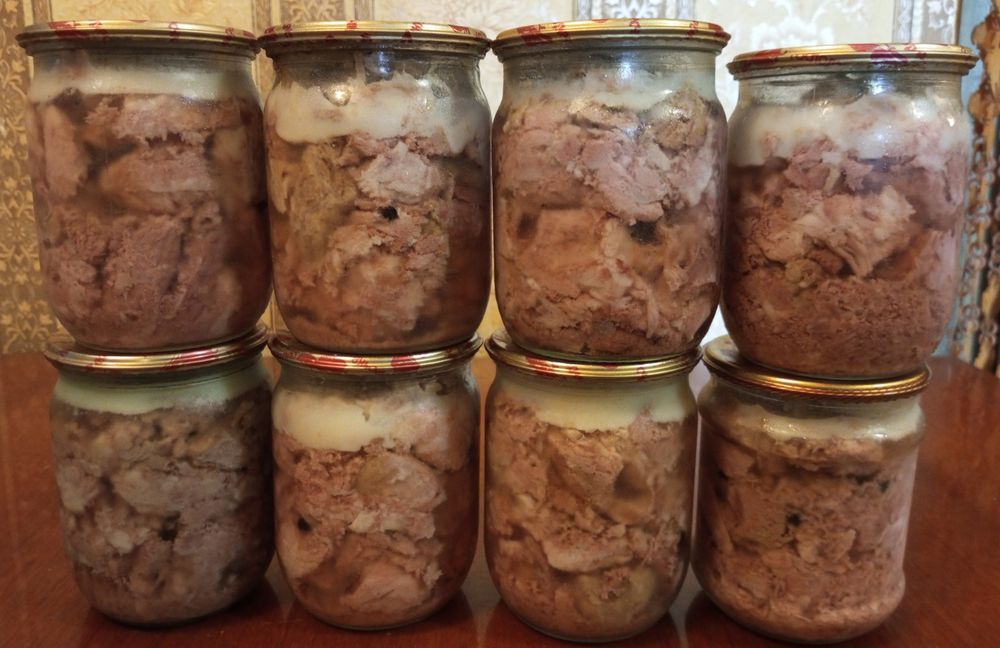 Сардина (консерва) в томатному соусі.