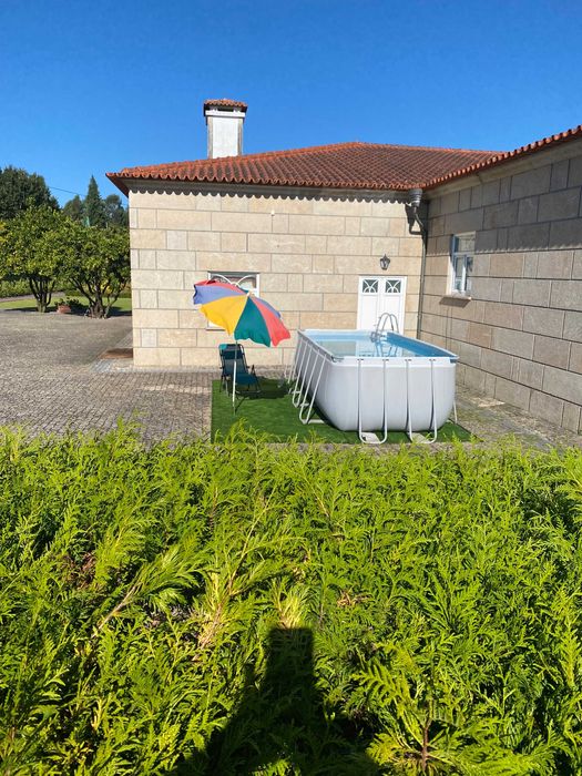 Piscina desmontável de superfície como nova