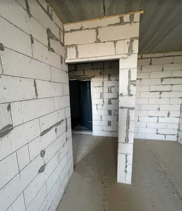 продам 1к однокомнатная квартира у зданому будинку цегла 7 хв центр