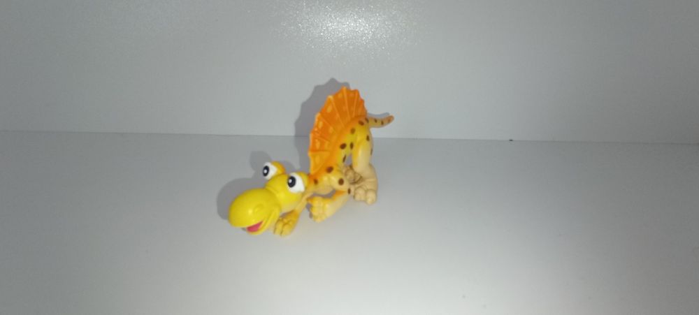 5 figurek dinozaurów
