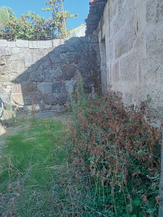 Casa de aldeia à venda em Telões