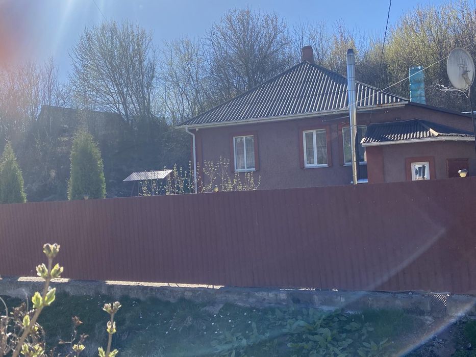 Продаж великого будинку у центральній частині міста по вул. Ручейній