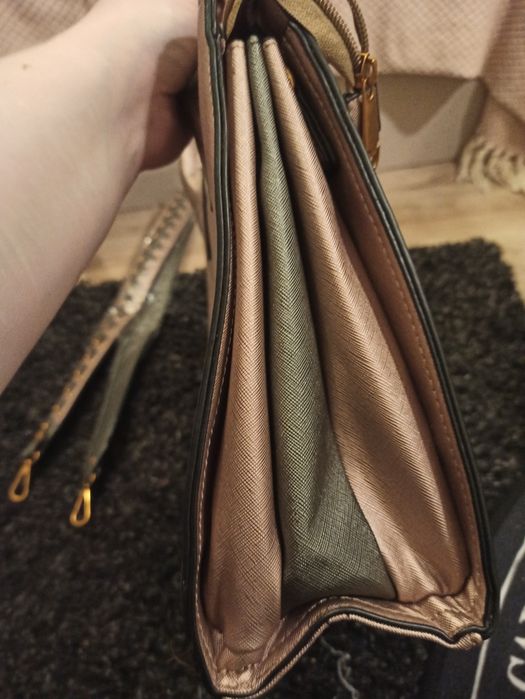 Torebka kuferek z paskiem bronze rose gold