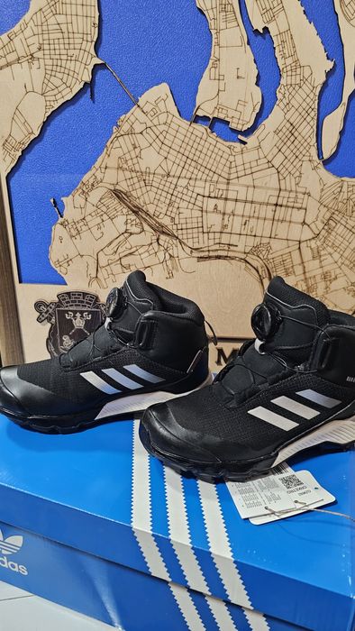 Зимові фірмові ботинки adidas 30