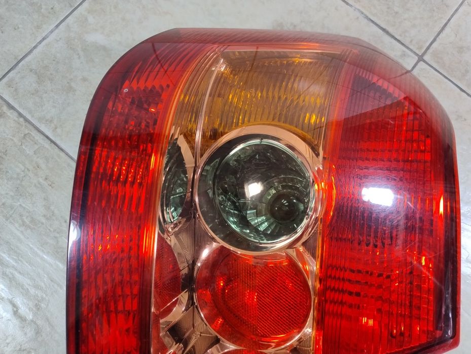 Toyota Corolla e12 HB 3D lampa prawy tył 04-06 lift wysyłka olx