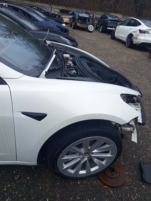 Крило Tesla model 3 Y