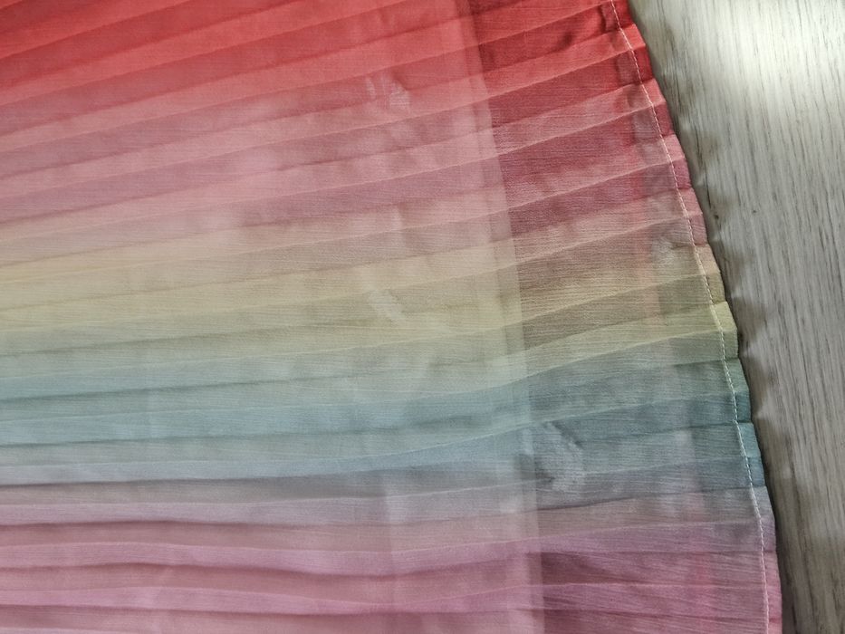 Sukienka H&M r. 128 plisowana tęczowa
