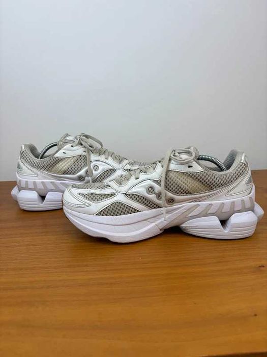 Buty Saucony ProGrid Omni 9 (Białe / Srebrne) – roz. 41
