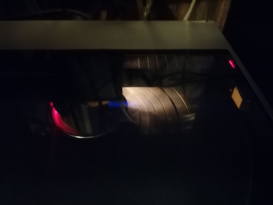 Technics SL-10 gira-discos de braço linear.