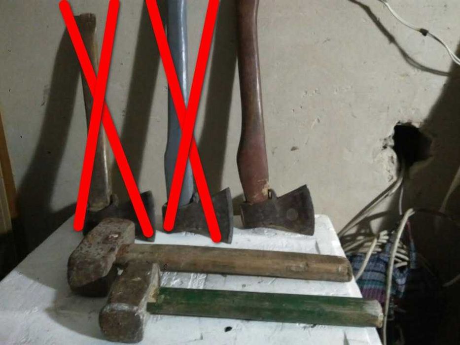 Кувалди та сокира періоду СРСР з клеймом