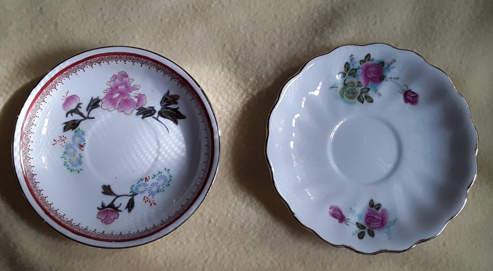 Pires ou pratos pequenos em loiça para colecção
