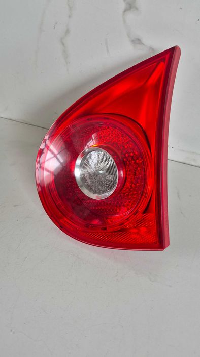 vw golf V HB lampa tył prawy tylna prawa w klape klapie oryginał igła