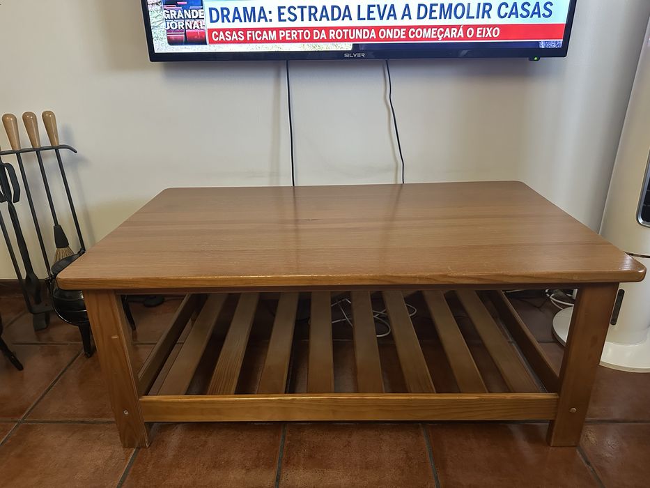 Mesa em madeira de Cerejeira