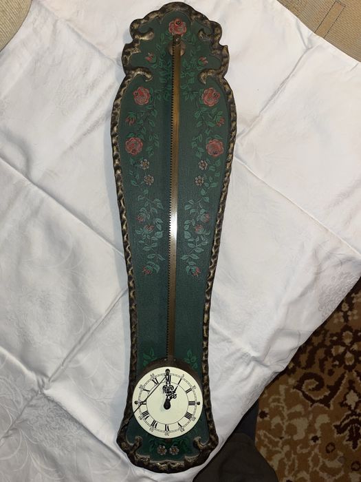 Zegar grawitacyjny Sägeuhr – Anno 1750 – mosiądz / drewno