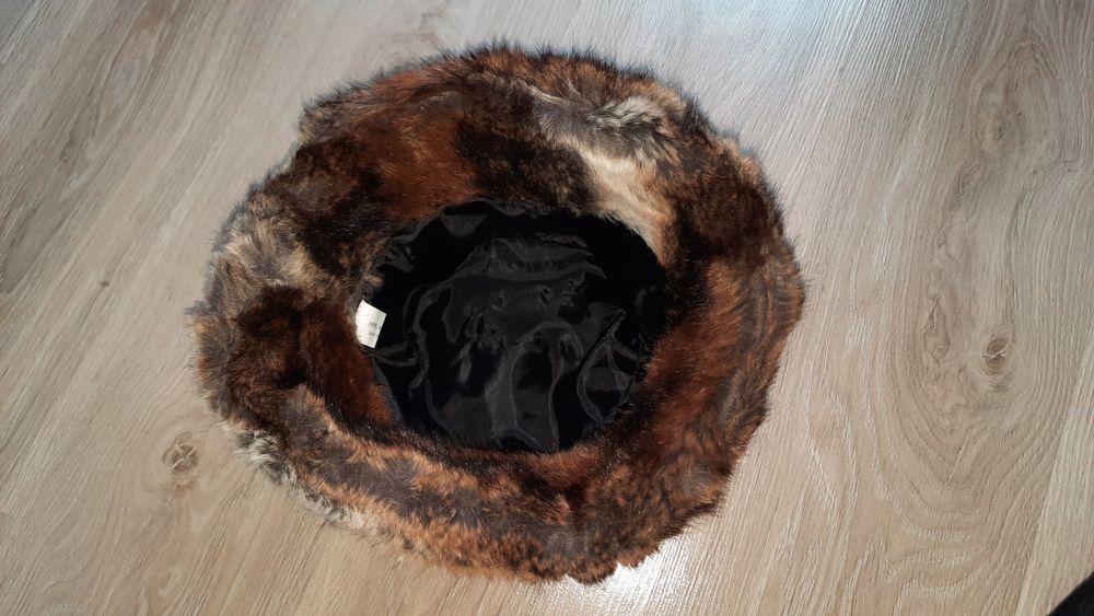 Czapka ze sztucznego futerka obwód 56cm