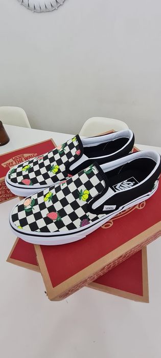 Vans novos em caixa