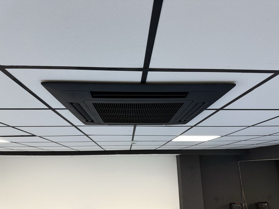 Alugam - se gabinetes  no Lumiar o maior  com 54 metros quadrados.