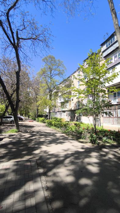 Квартира напротив парка Твена, в кирпичном доме