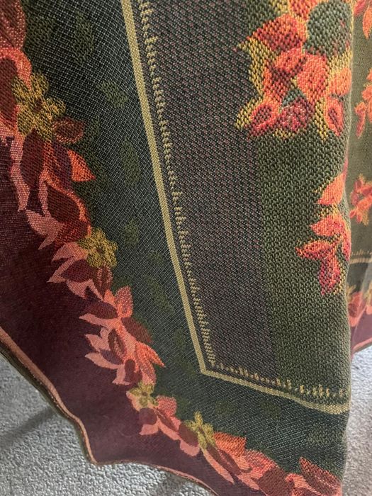 Toalha de mesa double face bordada