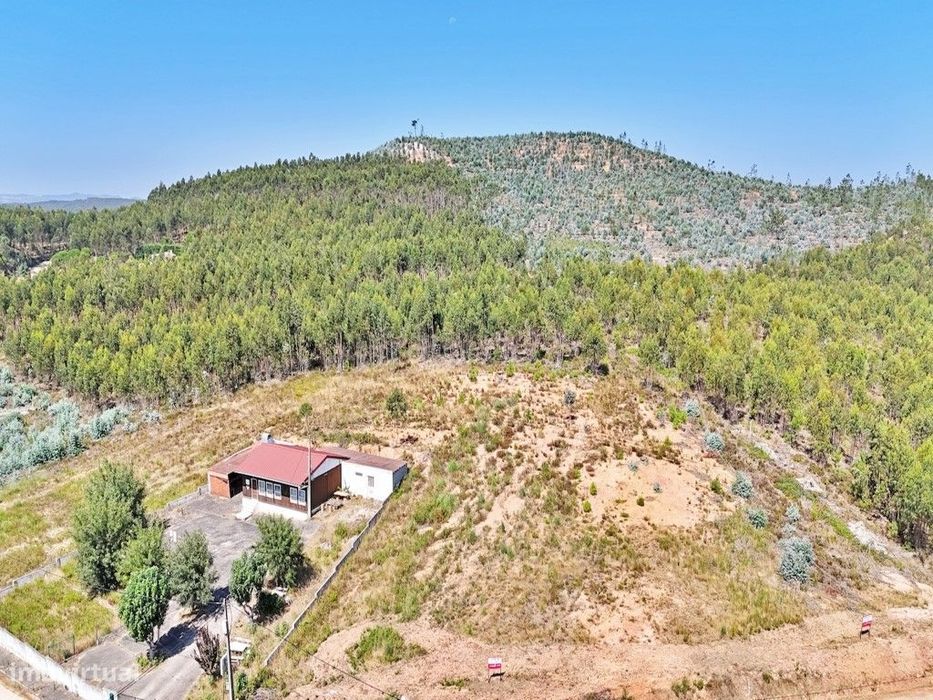 Lotes de terreno urbanos para construção de moradias isoladas com 2...