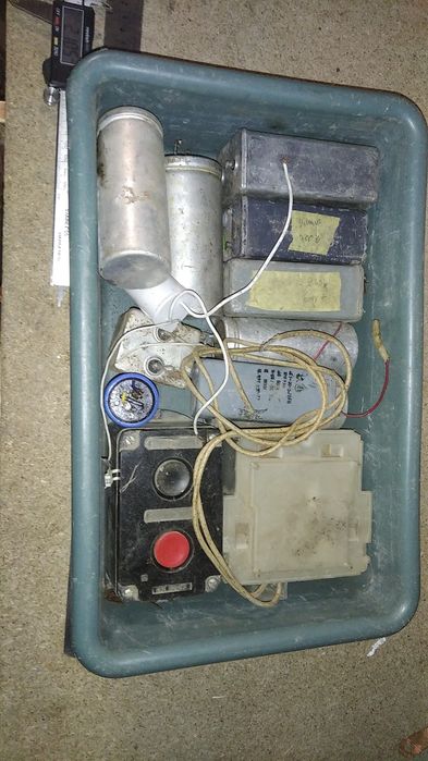 Конденсаторы электролитические и неполярные, рабочие , набор емкости