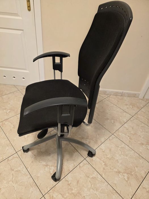 Fotel biurowy marki Sitag Regulacja