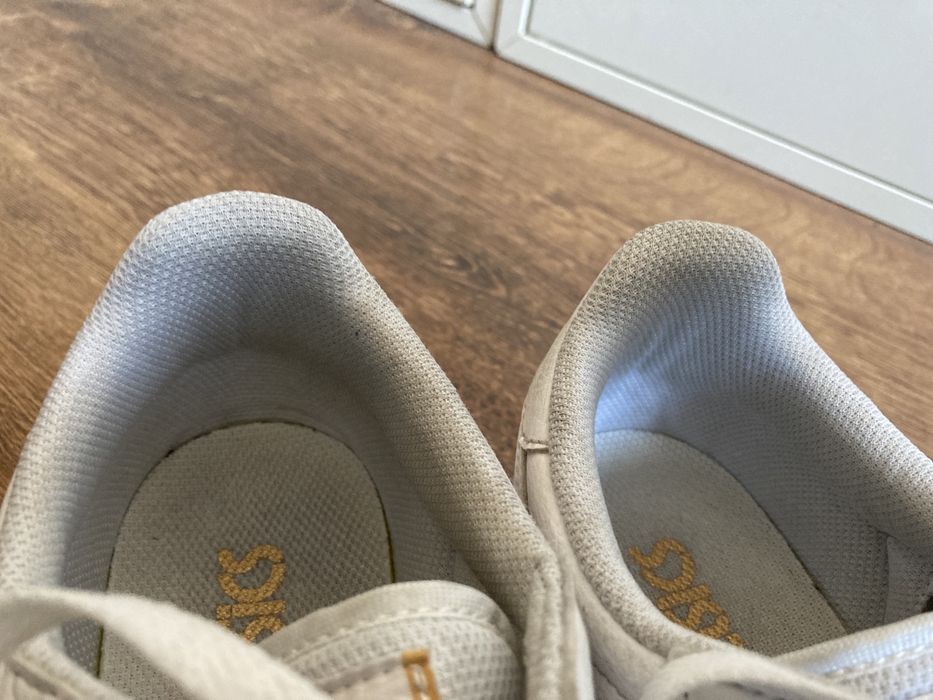 Buty damskie Asics Tiger Runner białe 1192A190