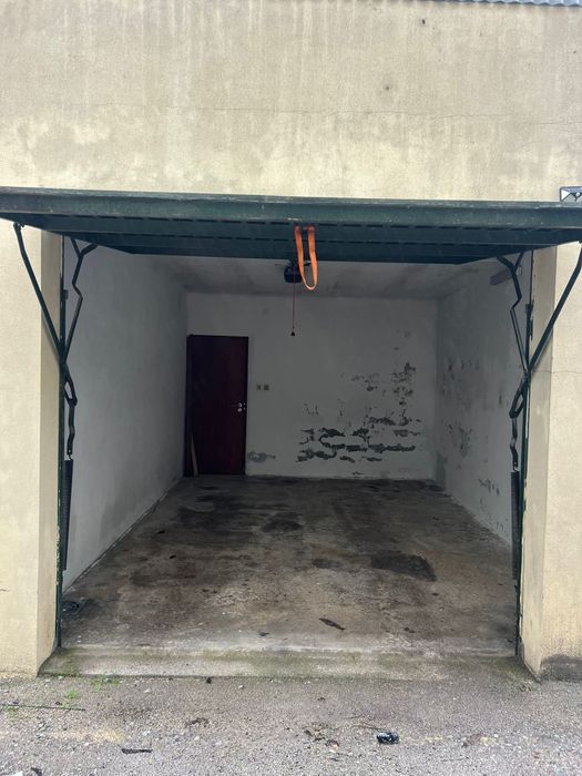 Arrendo garagem junto à PSA/Stellantis