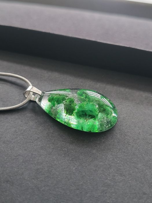 Naszyjnik z kwiatami gipsówki handmade