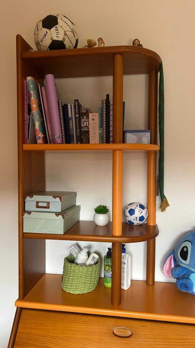 Quarto completo em madeira (Cama + Secretaria + Estante)