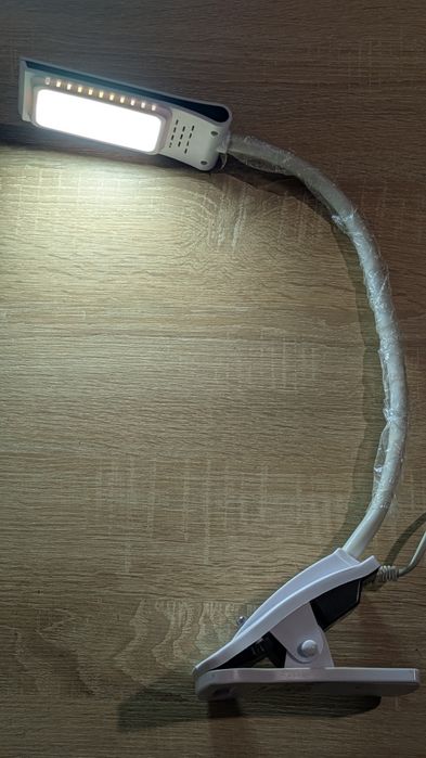 Лампа настільна світлодіодна. Светодиодная настольная лампа.