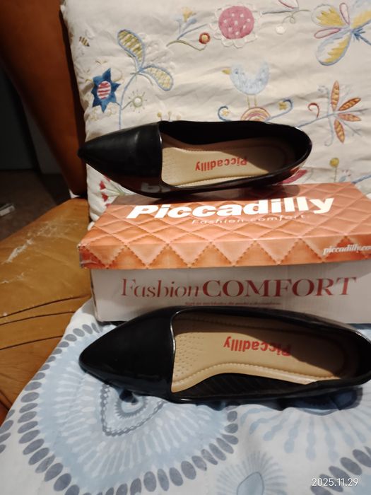 Sapatos novos de muito boa qualidade pretos e brilhantes