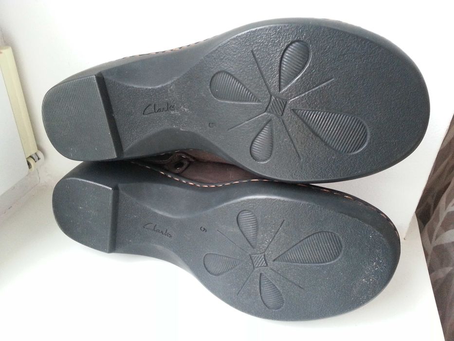 Нові шкіряні босоніжки clarks 37р. 24 см.