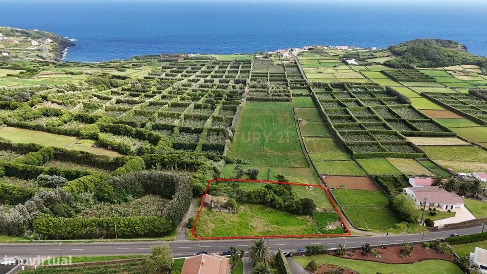 Plot of Land with Ruins and Sea View