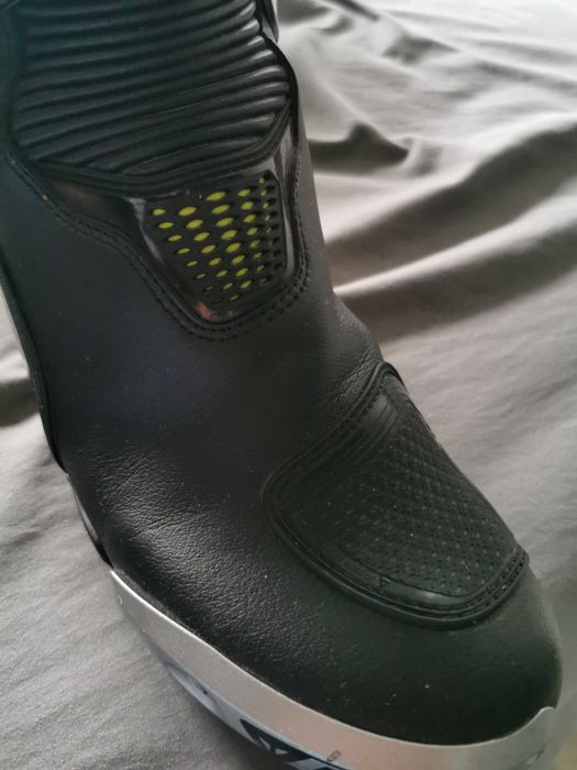 Sprzedam buty na motocykl