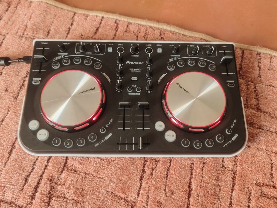DJ-контролер Pioneer DDJ-WeGO K в ідеалі + кабелі