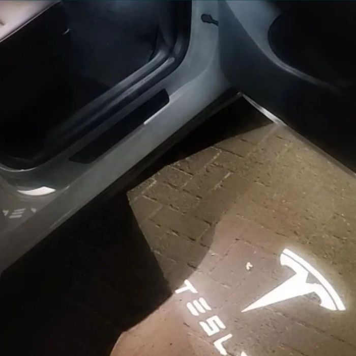 Подарунковий набір для автовласників Tesla Model Y 3 аксесуарів